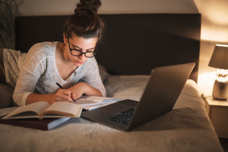 nestiham napisat zaverecnu pracu